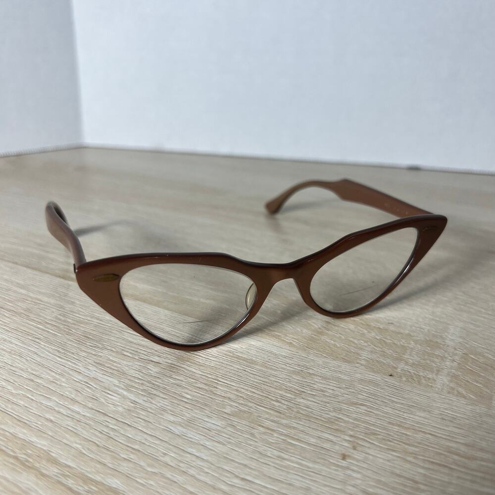 Vintage Bausch & Lomb Eyeglasses Cat Eye Brown Frames 46-20 Arms 4 1/4 - 5 1/2